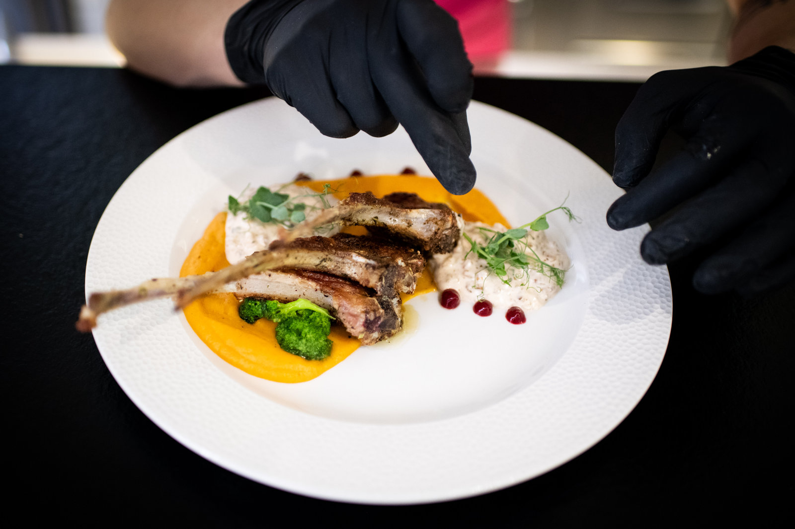 Lamb chops, pumpkin purée and a final touch from the kitchen.